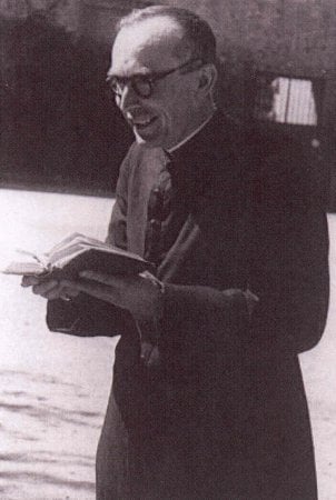 #saintdujour

Bx Pedro Tarrés y Claret (+1950)
Prêtre

D'abord médecin
soucieux des plus pauvres
convaincu que “ le malade est le symbole
du Christ qui souffre. ”
Devenu prêtre en 1942,
avec une seule intention :
“ être un prêtre saint, quel qu'en soit le prix. ”
Malade, il meurt