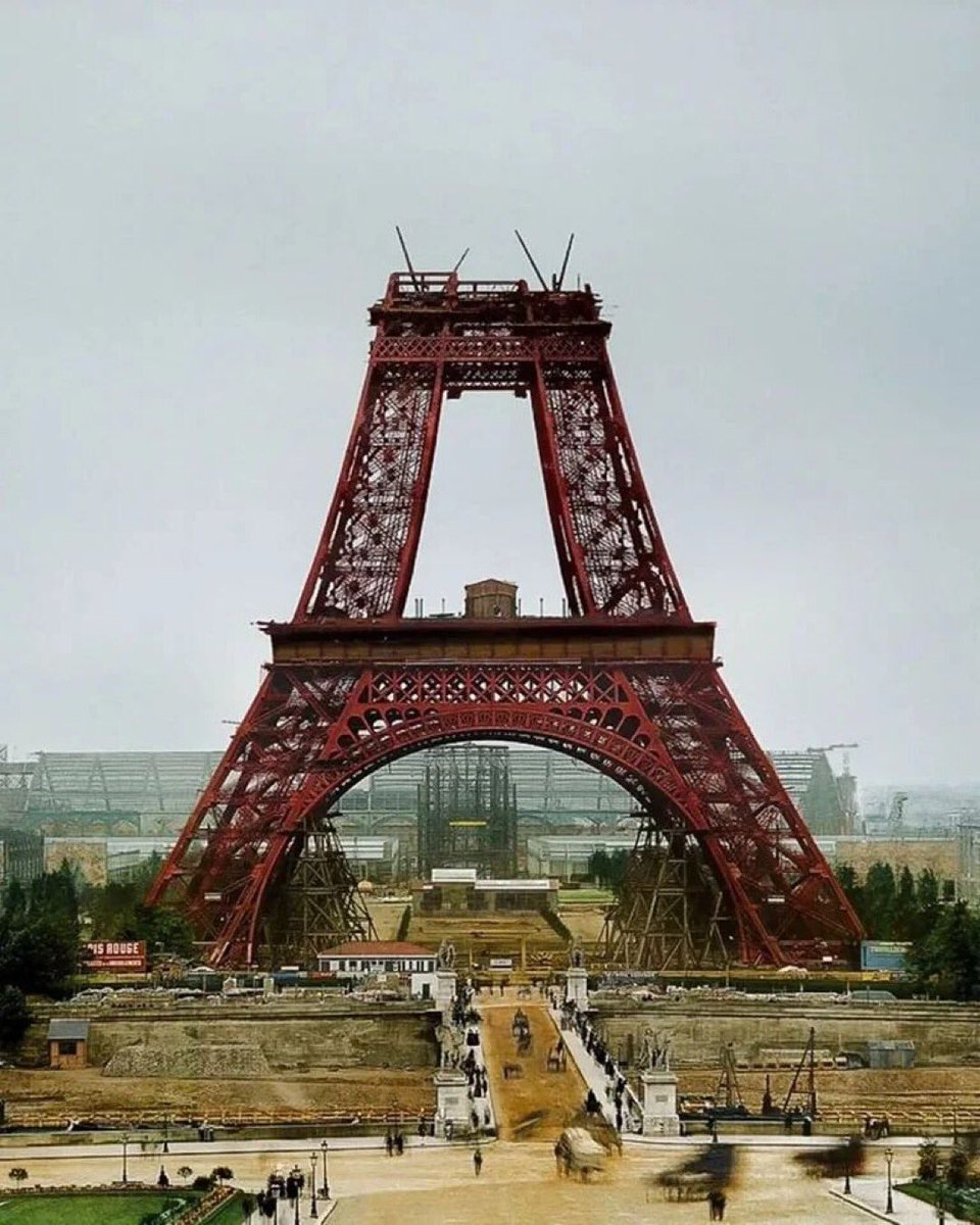 In 1887, the #eiffeltower was not yet finished, but it already had its red color which it will keep until 1906.

#iloveparis #ParisJeTAime #topparisphoto #MagnifiqueFrance #parisianplanet #pariscartepostale #photofromparis #paris_focus_on #MonumentHistorique #paris #boostarz