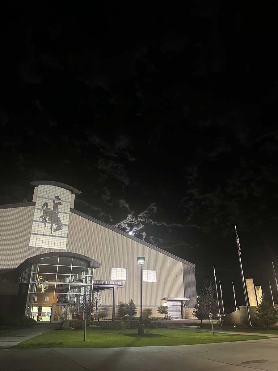 samantha_patten's tweet photo. goodnight Pokes💫☁️
3 more sleeps til gameday!!
#cowboyup #rideforthebrand #packthewar https://t.co/SNlrbJnVmj