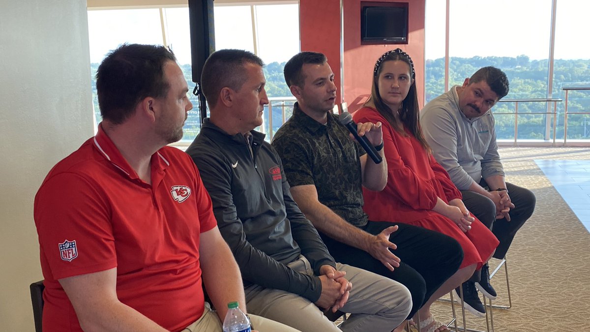 Robertalberino's tweet image. Great night connecting with aspiring production peeps from near and far!!

Props to our speakers @B__Radd, @annatobkin, @danevanwhy, @JoeHelder17, @GlennConnelly (and your MC, not pictured! 😉)

Love talking shop and discovering new faces 🙏🏼💪🏼🎬🎥