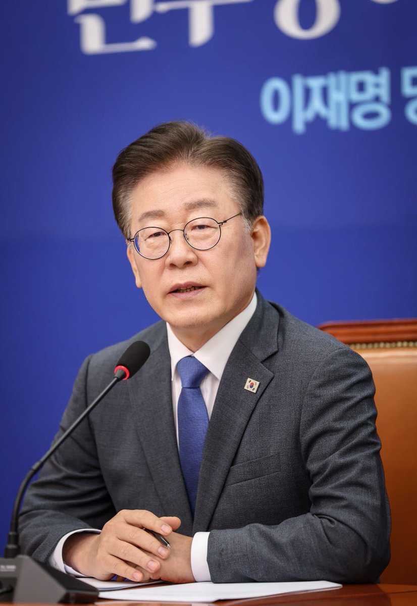 Jaemyung_Lee's tweet image. &amp;lt;오늘부터 이 순간부터 국민의 한사람으로서 무능폭력정권을 향해 ‘국민항쟁’을 시작하겠습니다. 그 맨 앞에 서겠습니다. 사즉생의 각오로 민주주의 파괴를 막아내겠습니다.&amp;gt;

blog.naver.com/jaemyunglee/22…