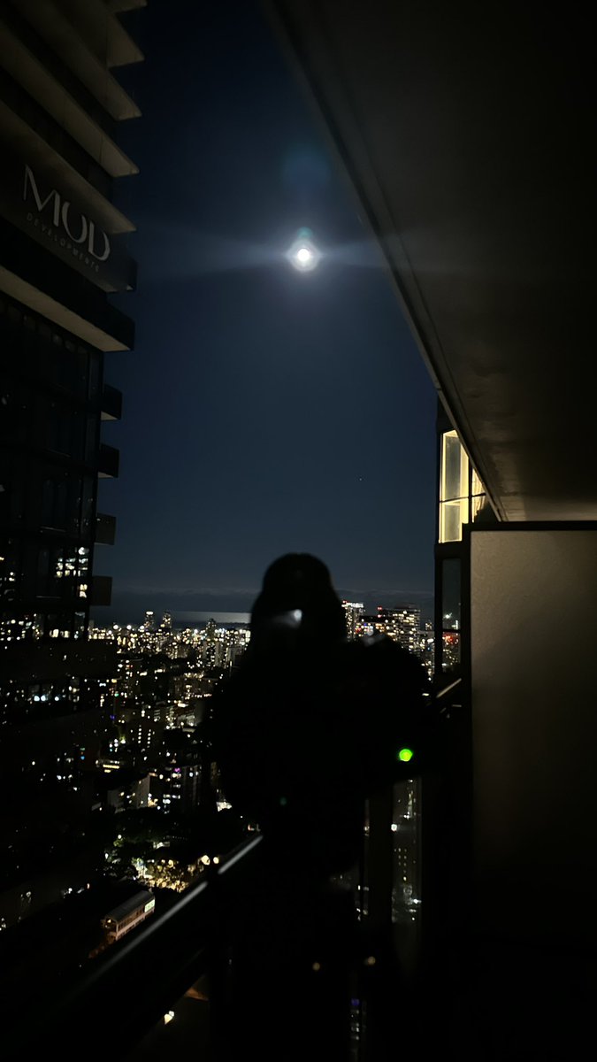 zaki29_'s tweet photo. shot the blue moon.
toronto, canada. https://t.co/kYKxR6Deof