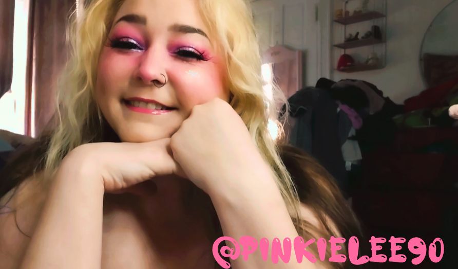 PinkieLee90's tweet photo. It's been a while since I've posted anything here. Come check out my free page and see what goodies await you 😘
#onlyfansFree #onlyfans_girl #bigtits #bigboobs #goodgirl #sw #nsfw_twt #nsfwcontent #porn #whore #slut #chubby 

https://t.co/Ug1Ik5gjsL https://t.co/Awa8MSBTgY
