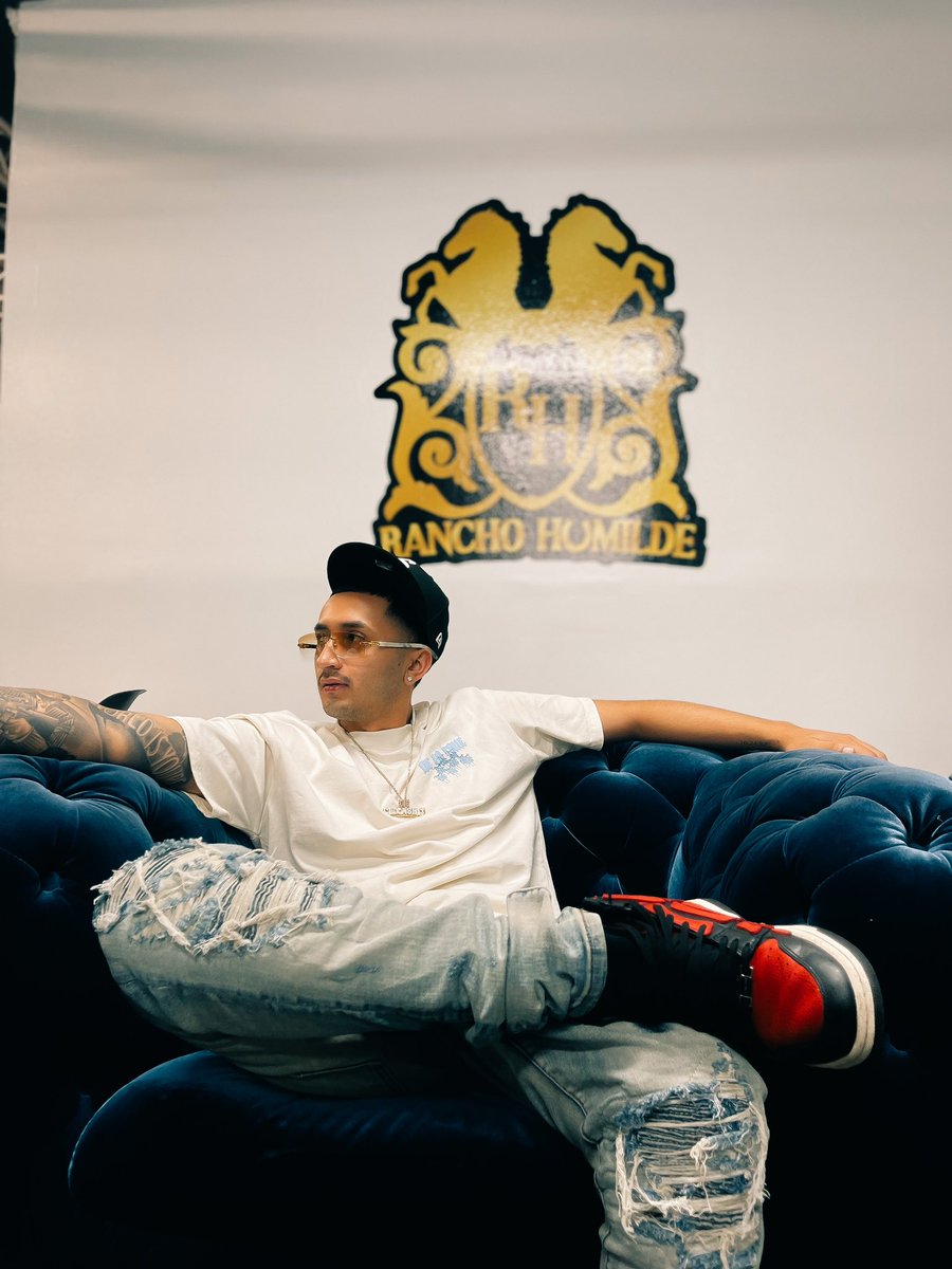 Alexisverasss's tweet photo. En Lo Que Debo Andar🏚️🔥‼️
NEW ALBUM THIS FRIDAY📦.
#feriaenelpantalon #exportando #seguimosexportando #DLC #burnthatshit
#DeLaCalle #hp #hprecords #clikashit #Stockton #outthemud #mudville #dlc #portcity #yeahitstrue https://t.co/B3vzB60vwS