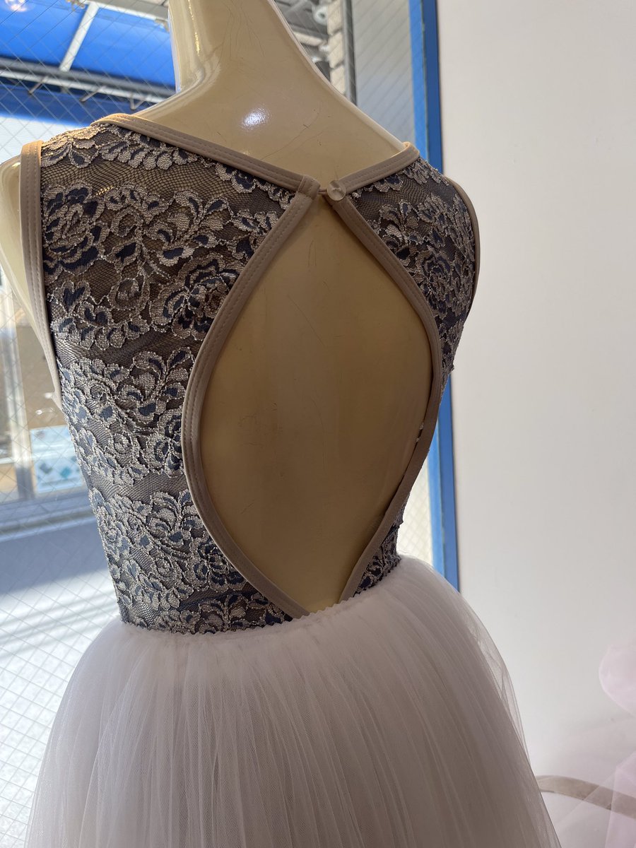 balletshopFAIRY's tweet photo. 🎀New item🎀

AiLovesより新作レオタードが入荷しました🎶

◇レースレオタード 
ローズ柄のレースがとてもエレガントなレオタード✨
ブルーグレーとベージュの2色展開です🩰

店頭にて先行販売中です❣️
オンラインショップでも後日掲載予定💫

＃バレエ ＃AiLoves https://t.co/qhJsDDIP4e