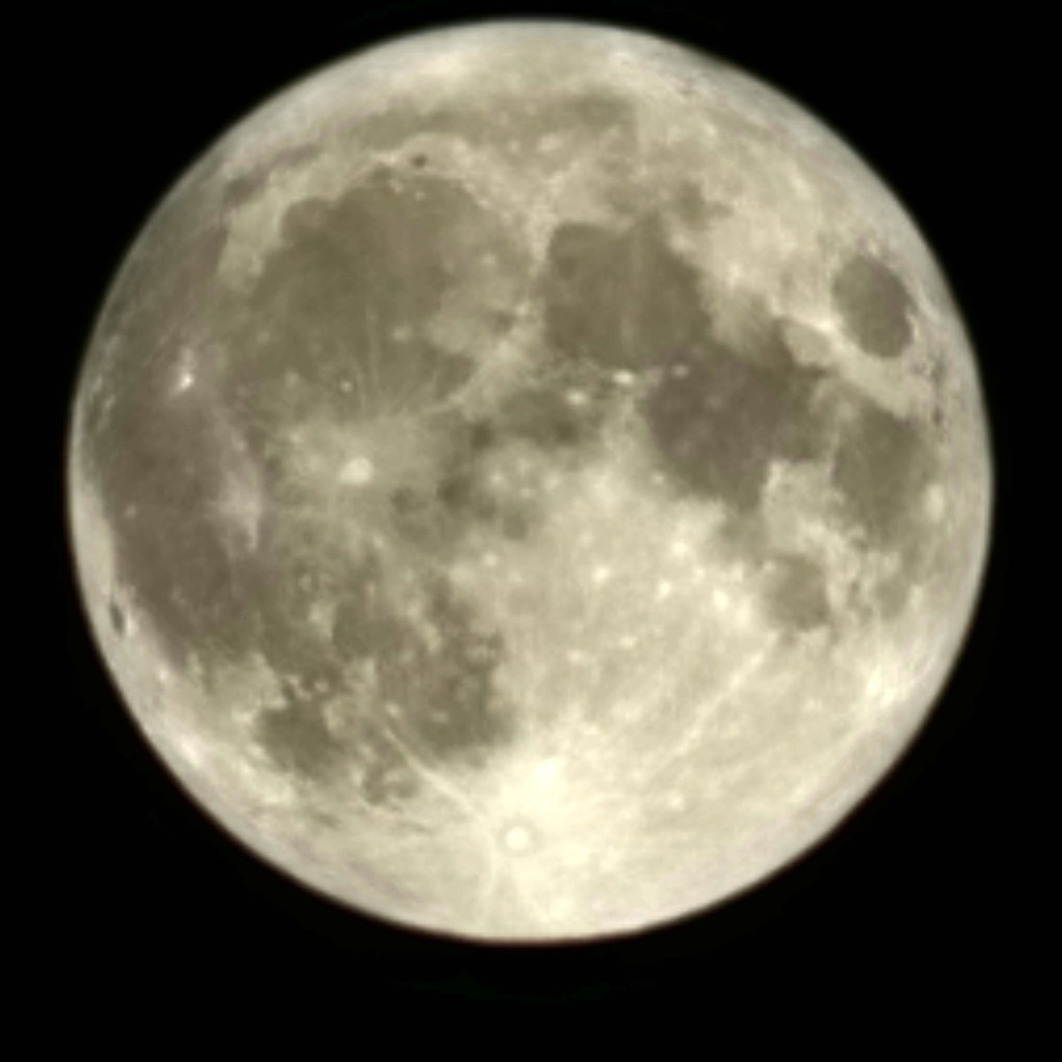 FamilyTimeIs's tweet photo. @NASA Taken from Long Island, NY. Via @SamsungMobile #galaxy22ultra 100x https://t.co/OqjoeLCHKv