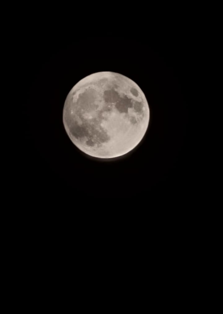 Army_Miniee's tweet photo. #SuperBlueMoon #supermoon
Picture of last night 😍
August 30, 21:33 Super Blue Moon🌕
📸 - Samsung Galaxy Note 20 https://t.co/CZ8EjqIl9L