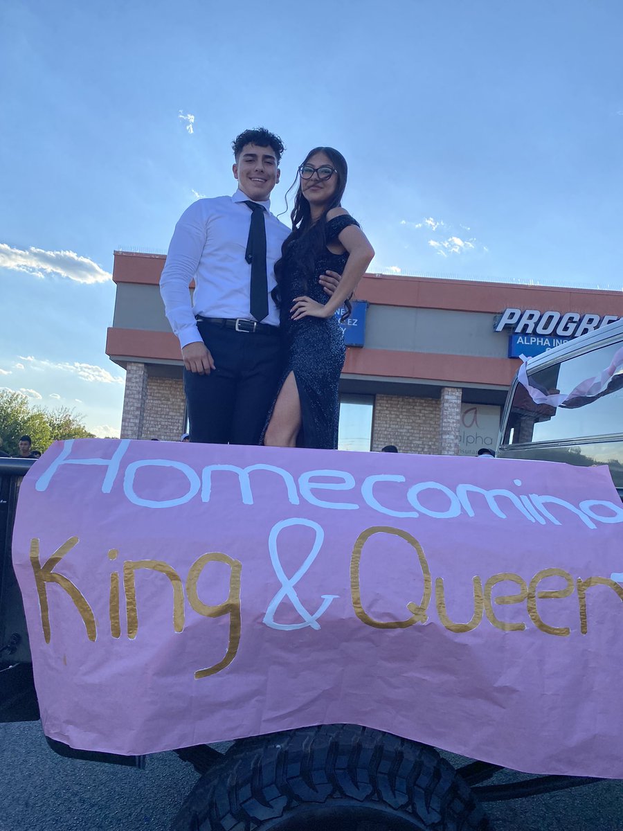 Hanks Royalty coming through. 🏰🤍🪩