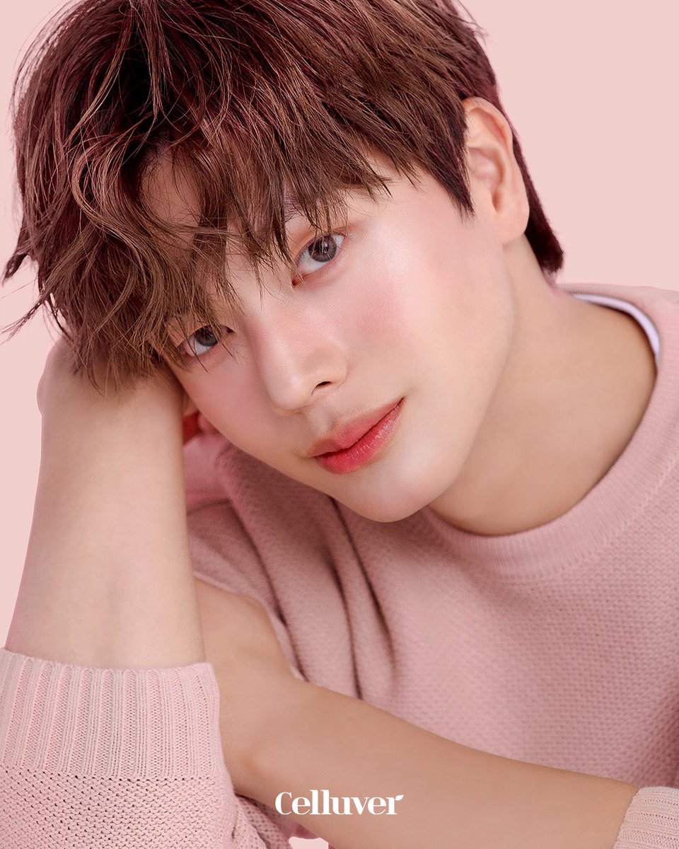 6ookSJ's tweet photo. 이 두 사진이 같은 사람이라는 것도 안 믿기고
같은 브랜드 화보라는 것도 안 믿기고
향기 전문 브랜드 화보라는 것도 안 믿기는 상황

그냥 육성재 화보임.. https://t.co/vGO73qSorX