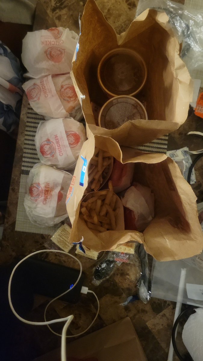 HungDrac's tweet photo. @UberEats I ordered quite frequently on over rates and I always have an item missing regardless if it's the delivery person cuz I don't think it is everything came intact and nothing was ripped or the delivery service I do not want to keep getting my money stolen. https://t.co/dbErNnI2g2