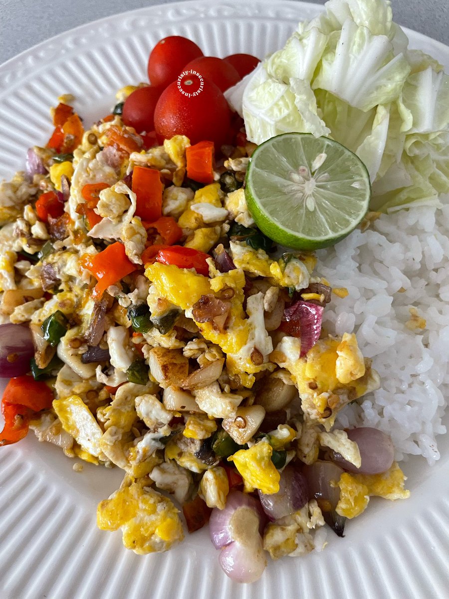 insecuristy's tweet image. udah sering liat resep tumis telur cabe bawang ini seliweran tapi baru sempet recook dan ternyata enak banget!!! 🤤✨

bahannya simple, bikinnya ga sampe 10 menit, cocok banget buat akhir bulan.

step n resep di next tweet ya~