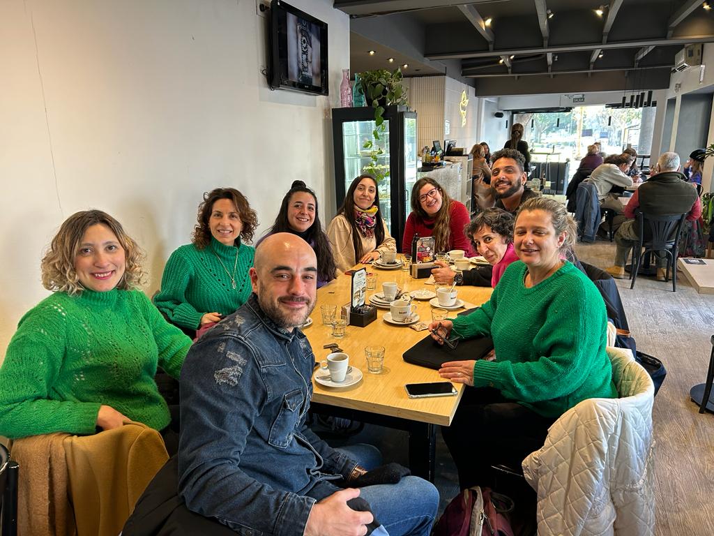 Drusssen's tweet photo. @turkofiorino @ValeBencharski @MerceditaRo @MarianaNahon @simulaeduca @LmB__83 @NadiaHaedo23 @Anto1Rivero @Anacizz @carinalion @corirogovsky @marianamaggio @piscitelli Y por supuesto gracias a mis compañeros  -ya amigos- de #Fuerza @turkofiorino @ValeBencha @MerceditaRo @LmB__83 @Anacizz @Anto1Rivero @MarianaNahon y @NadiaHaedo23 por bancarme en mis ideas, mi intensidad, los cambios de humor y por esas palabras siempre tan lindas. Los adoro 😍 https://t.co/asThAMB7wL
