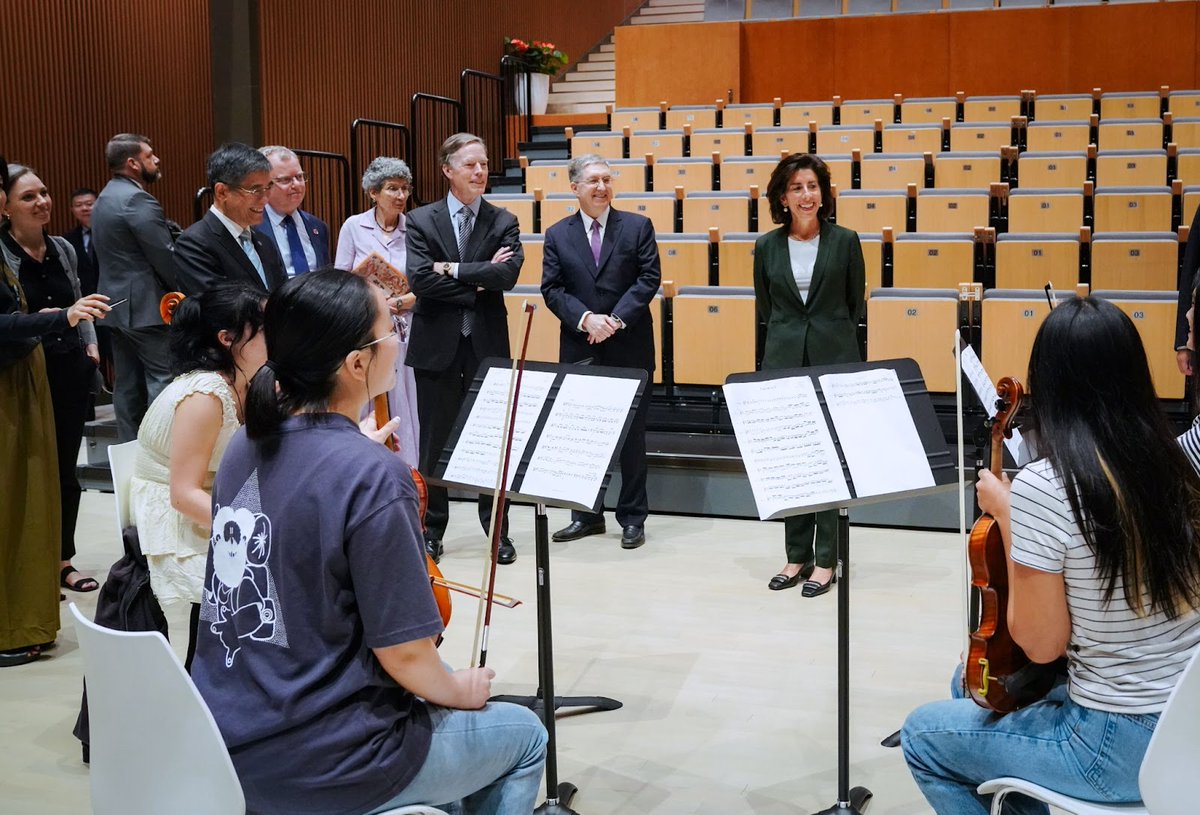nyushanghai's tweet photo. US Secretary of Commerce Gina Raimondo and her delegation visited NYU Shanghai on Wednesday, August 30. Chancellor Tong, Vice Chancellor Lehman, and Provost Waley-Cohen gave @SecRaimondo
and @USAmbChina a tour of the New Bund Campus and Raimondo interacted with students. https://t.co/L0fF71LR4s