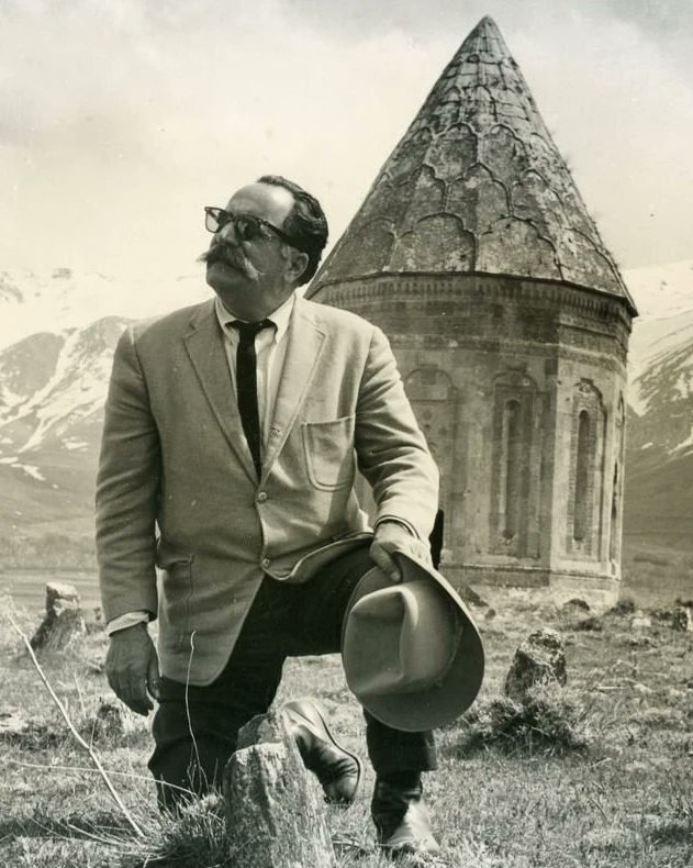 temeldemirer's tweet photo. 31 Ağustos 1908: İyi ki doğdun "Kendimi seçme şansım yoktu. Dünyaya geliverdim," diyen #WilliamSaroyan
SAYGIYLA
 
 ÖNEMSİYORUM ONLARI; ELBETTE BOŞUNA DEĞİL…-TEMEL DEMİRER
https://t.co/IfP8NNFwek

#24nisan1915
#24Nisan
#TurkishIntellectuals
#ArmenianGenocide
#ErmeniSoykırımı https://t.co/va6dcRGJ3J