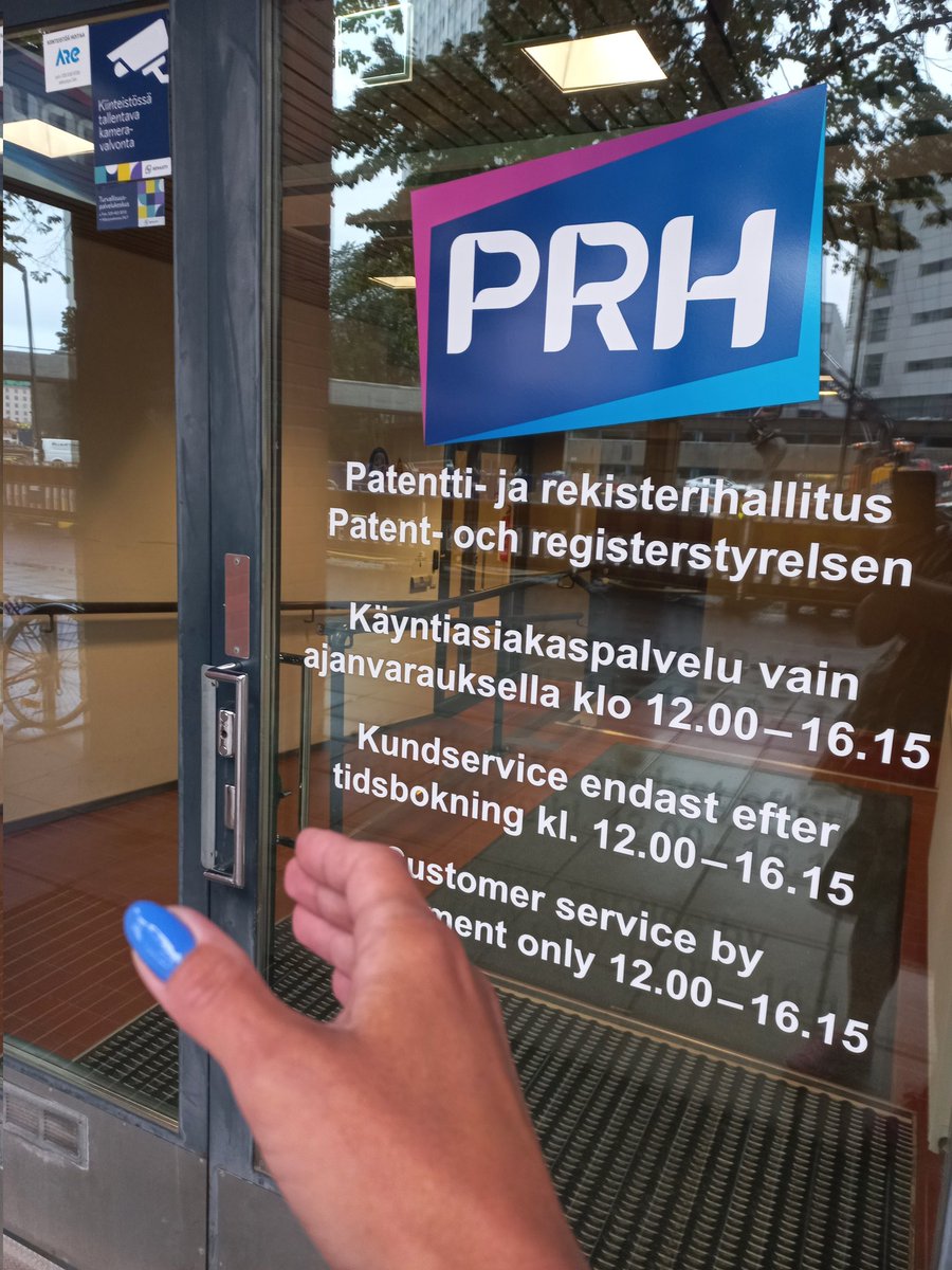 SatuMLaitinen's tweet photo. Jännittävä päivä työpaikalla.... Yli 18 v töissä @prh_fi ja nyt viimeistä kertaa näistä ovista. Jännittävän päivästä tekee sen, että muistaa jättää kaikki työvälineet tänne ja viedä omat tavarat pois... Huomenna sitten jännittää #uusityö Konkurssiasiamiehen toimistossa 😃 https://t.co/WqzvpUrELJ