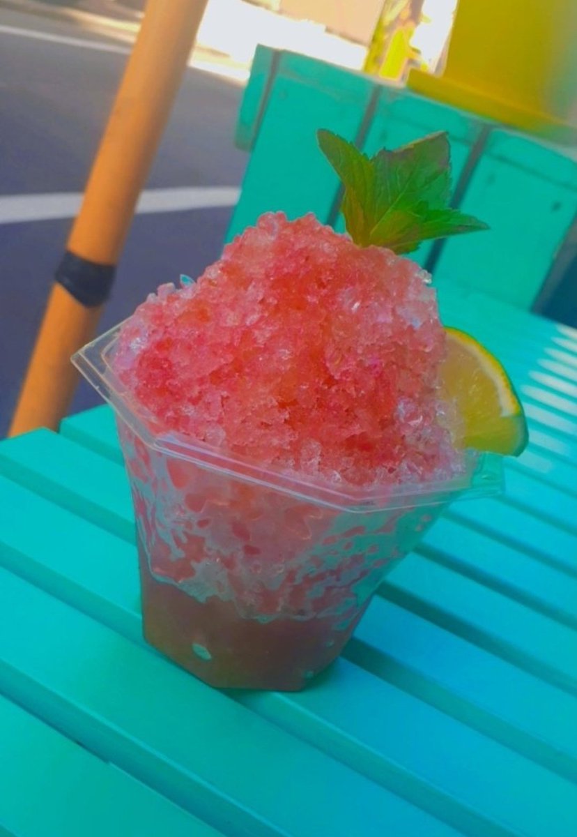 AhinamaSandwich's tweet image. モヒートかき氷でリフレッシュしましょう!!🍧😃

#shavedice #snowcone #かき氷 #mojitosnowcone #summer #RefreshWednesday #SummerVibes