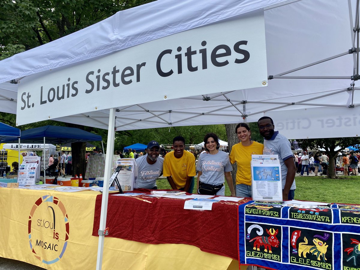 WTCSTL's tweet photo. .⁦@STLMosaic⁩ Team ⁦⁦@BetsyHCohen⁩ ⁦&amp; ⁦@AnnieMbale⁩ bring the props while Georgetown, Guyana Sister Cities Pres Sam Solomon &amp; our own ⁦@STLPartnership⁩ Zinnia Ron-Ferguson join volunteers ⁦@FestNations⁩ ⁦@WTCSTL⁩ ⁦@SisterCitiesInt⁩ https://t.co/Sd4OCB7ld7