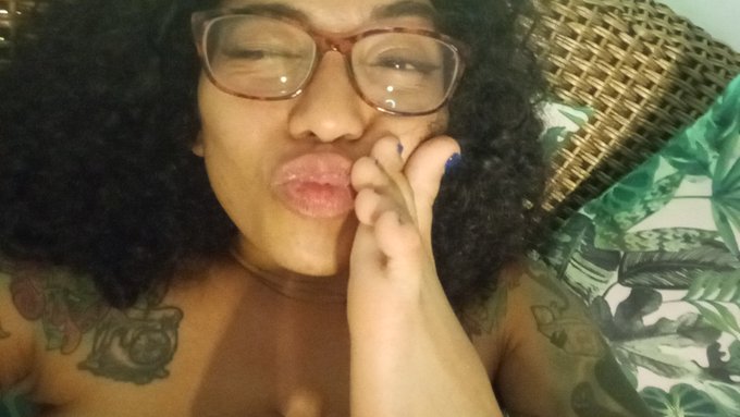 Dormir sin follar deber&iacute;a ser ilegal.  Retweet si merecemos un polvito de buenas noches. https://t.c