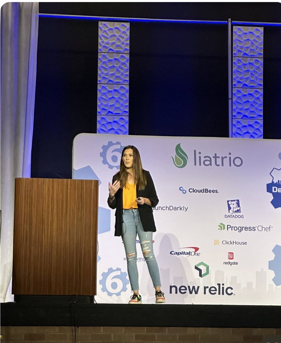 Farrah C tweet media