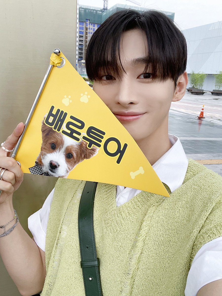 Official_YJS_'s tweet photo. 잠시 후 오후 5시 10분 MBC #뮤직인더트립 윤지성이 출연합니다. 지성이의 음악 여행기🎶 첫방에서 함께 해주세요💓

#윤지성 #YoonJisung https://t.co/2HA3jGr7Dp