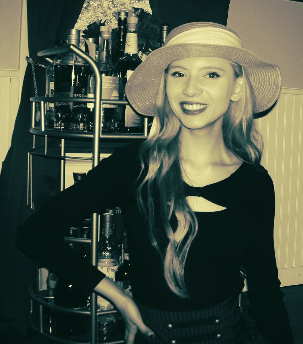 Someone please take me out of the 21st century 🫶🏻🙌 #Victorian #Scarletdarkness