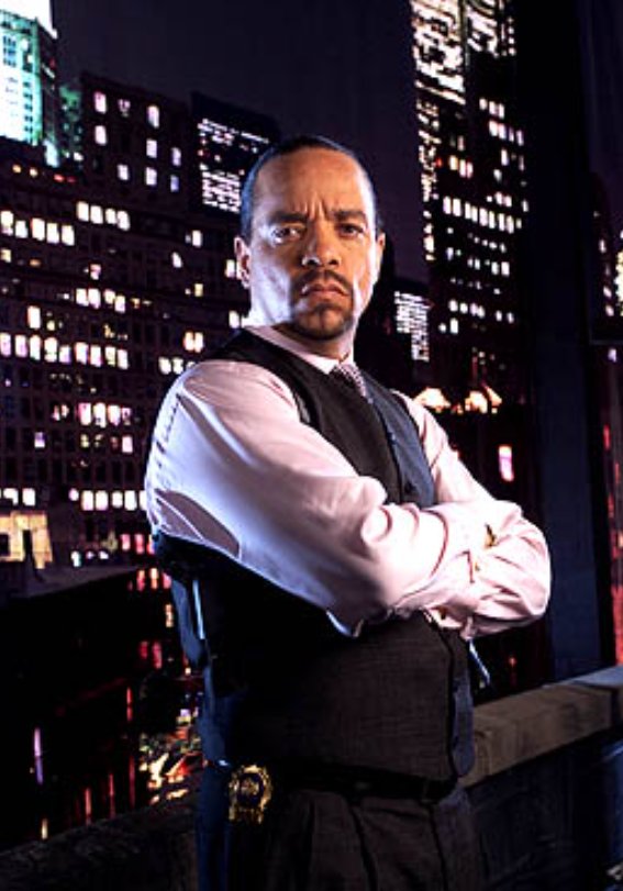 CarisiGirl80's tweet image. I've been watching from Season 1 of SVU of my DVDS and I forgot that Fin wore vests long before Carisi and he looked goood! But I honestly don't think I could see Fin in a vest now? 
He also had a ponytail ❤️

#Fin #IceT #Vests #SVU