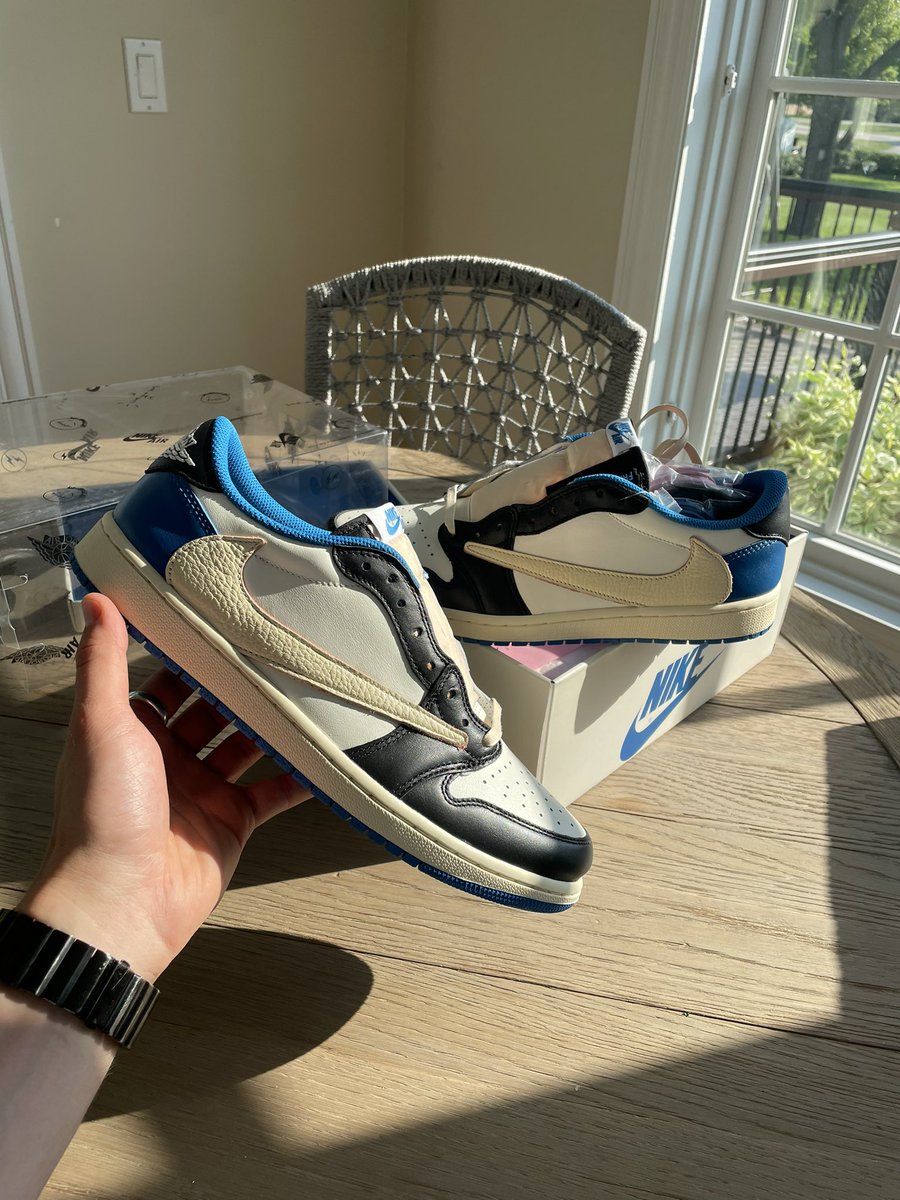 SneakerrT_'s tweet photo. @BIvymusic Crazy and blessed to have these in the collection. https://t.co/Xg3gzzooyJ