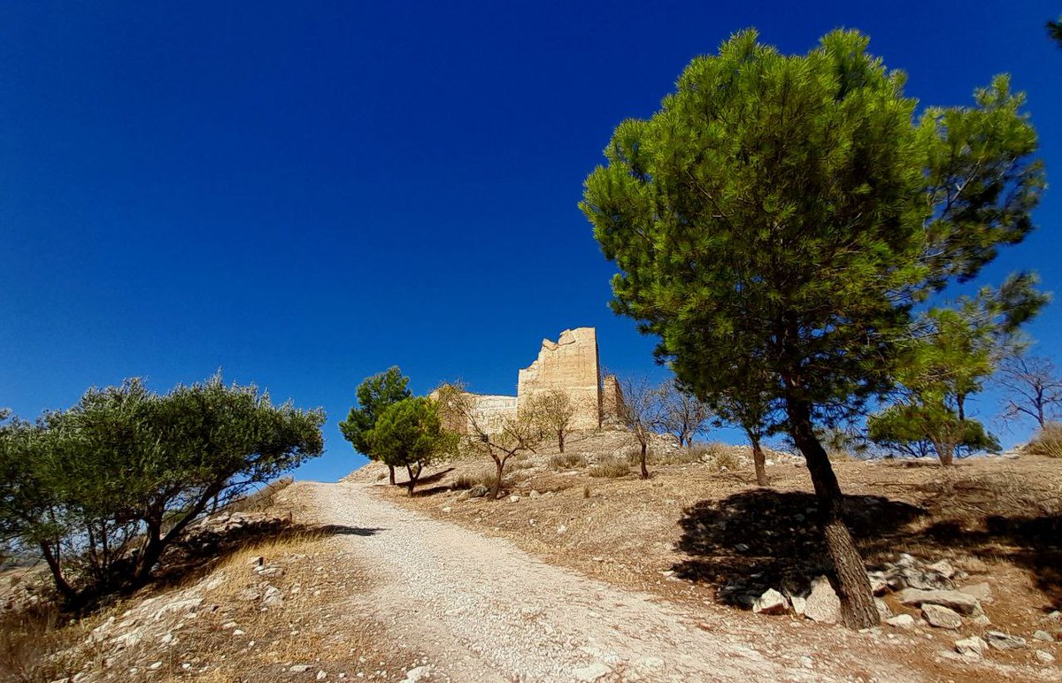 Visita al Castillo de Píñar en #granada. Ruta @wikioc para moto: es.wikiloc.com/rutas-senderis… @PlanesGranada @legadoandalusi @masquegrana @megustagranada @granadaocio @granadaturismo @AytoPinar @AytoDeifontes @AytoIznalloz