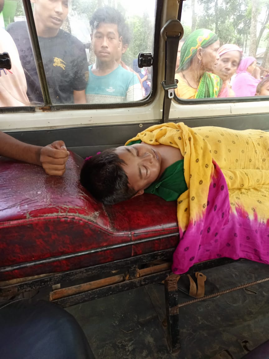 স্কুলের দোলনায় উঠে প্রান গেল দ্বিতীয় শ্রেণির ছাত্রের