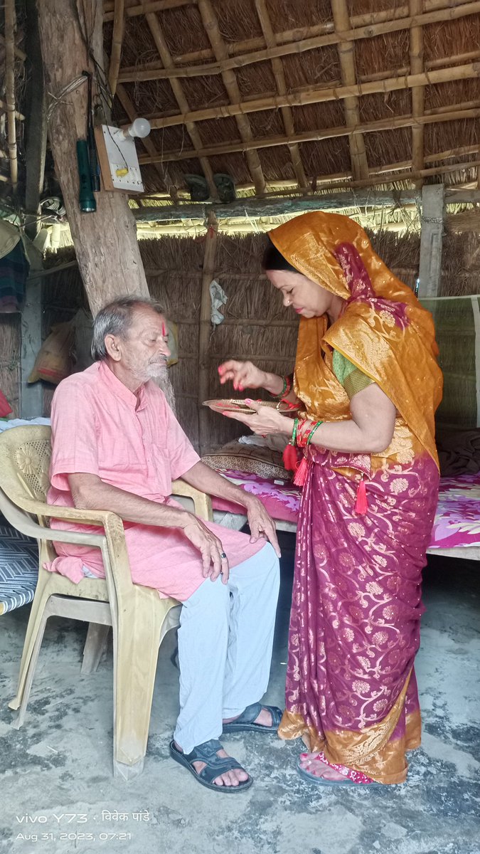 ये डोरी का धागा अपने आप में मोहब्बत है,
बहन ने भाई के हाथ पर अपना भरोसा बांधा है।

आप सभी को रक्षाबंधन के पवित्र त्यौहार की हार्दिक शुभकामनाएं😊❤️