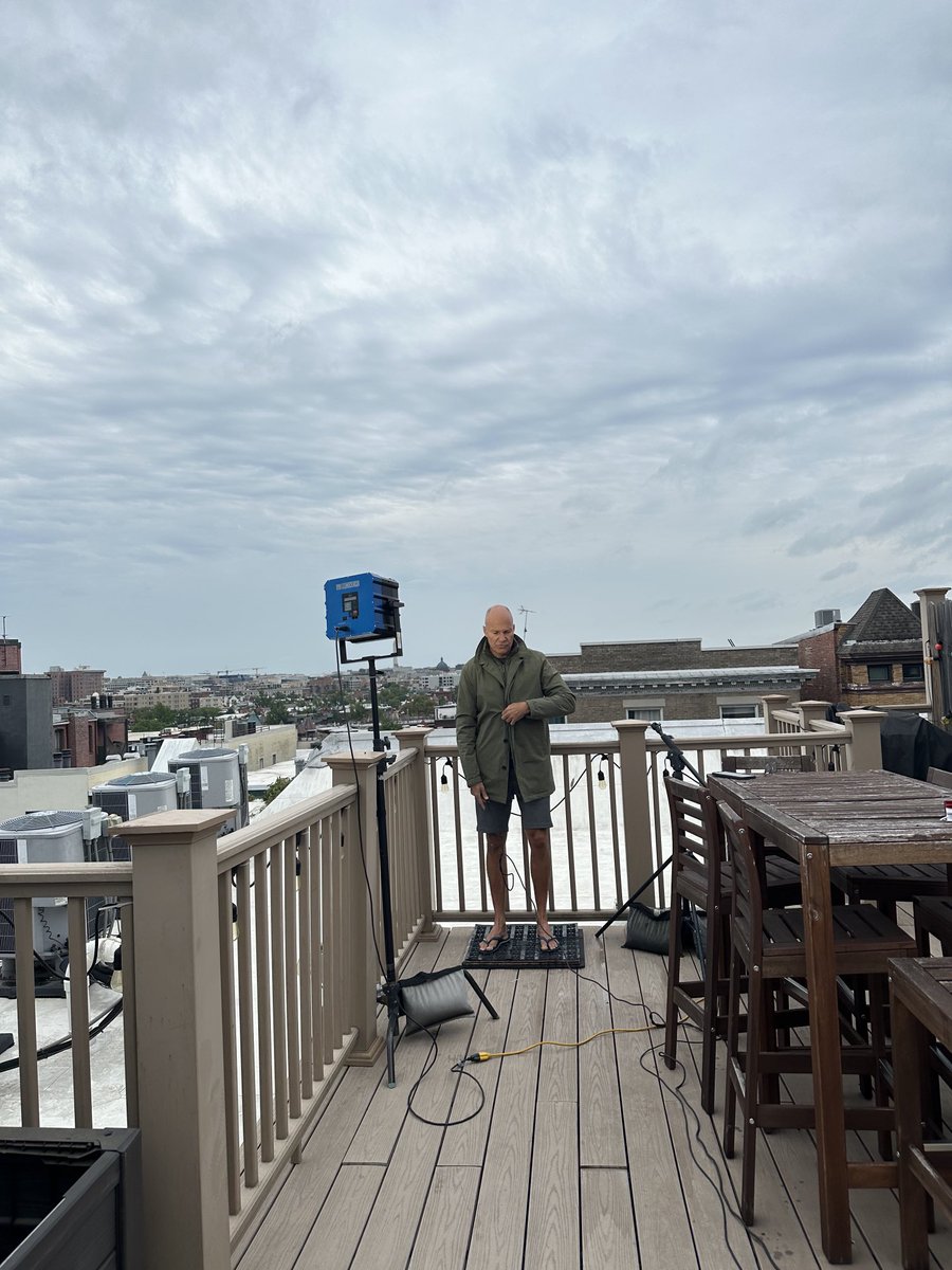 ⁦<a href="/jespersteinmetz/">Jesper Steinmetz</a>⁩ er efter 13 år fløjet mod Europa efter en omsorgsfuld overdragelse til mig. Tak for det, min ven. Og tak til jer alle for lykønskninger til os begge. Forude venter herlige oplevelser med Celina Liv Danielsen - hun er en knag! ⁦<a href="/tv2newsdk/">TV 2 NEWS</a>⁩