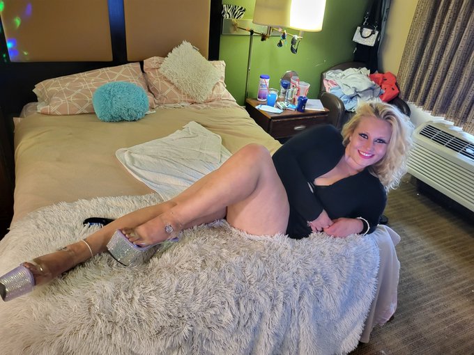 🫦You like my new heels daddy??Cum n join me on my naughty escapades!!! Super discreet these other girls<a href="/tag/onlyfans"class="tags"><span>#onlyfans</span></a><a href="/tag/onlyfansbabe"class="tags"><span>#onlyfansbabe</span></a><a href="/tag/sellingcontent"class="tags"><span>#sellingcontent</span></a><a href="/tag/buyi"class="tags"><span>#buyi</span></a>