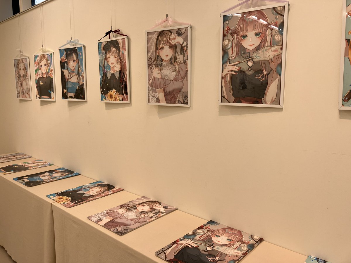 MARUZENNAGOYA's tweet photo. 【6Fギャラリー】『青十紅イラスト展』8/23(水)〜9/11(月)10時～19時まで開催です※最終日は17時閉場。青十紅先生の美麗なイラストの複製原画やポスター、みけんねこグッズ等取り揃えております。「PLUS 青十紅画集＆イラストメイクアップ術」のサイン本もございます。ぜひお越し下さいませ。　#青十紅 https://t.co/XcnvT35OZ2
