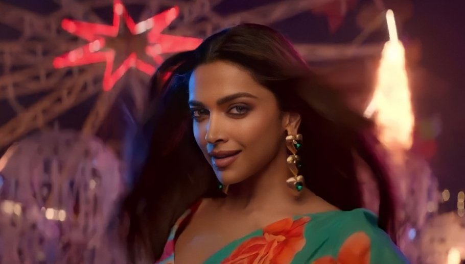 FilesDeepika's tweet photo. Brace yourselves, people, because we're about to witness the epitome of beauty, grace, and talent. Deepika Padukone is like a breath of fresh air, a vision that could make even the sun blush with envy! #JawanTrailer #Jawan https://t.co/IGyNExzsPA