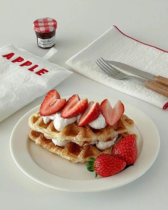 etherealdior's tweet photo. strawberries with my breakfast, please https://t.co/hswcIp3kJ9