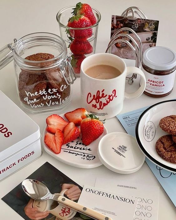 etherealdior's tweet photo. strawberries with my breakfast, please https://t.co/hswcIp3kJ9