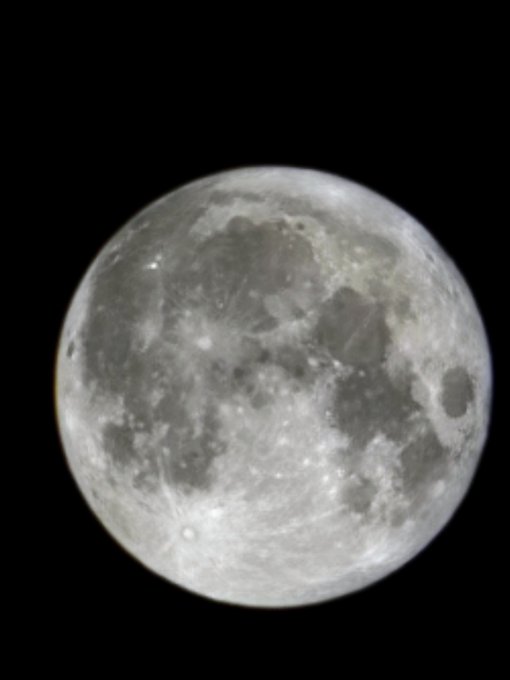 Tell me you have a Samsung Phone without telling me you have a Samsung. #SuperBlueMoon #supermoon @photosbywenger<a href="/tag/bluemoon"class="tags"><span>#bluemoon</span></a><a href="/tag/supermoon"class="tags"><span>#supermoon</span></a><a href="/tag/superbluemoon"class="tags"><span>#superbluemoon</span></a>