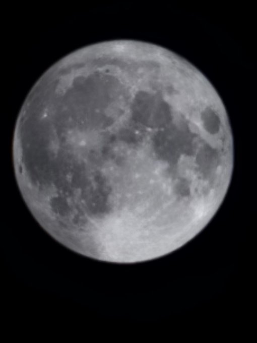 Tell me you have a Samsung Phone without telling me you have a Samsung. #SuperBlueMoon #supermoon @photosbywenger<a href="/tag/bluemoon"class="tags"><span>#bluemoon</span></a><a href="/tag/supermoon"class="tags"><span>#supermoon</span></a><a href="/tag/superbluemoon"class="tags"><span>#superbluemoon</span></a>