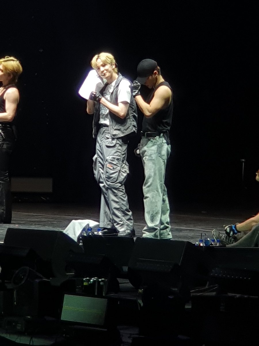 sugis_'s tweet photo. Admire los brazos de San y no me apenas decirlo 
#ATEEZinChile #ATEEZ https://t.co/gUlPV7kRwx