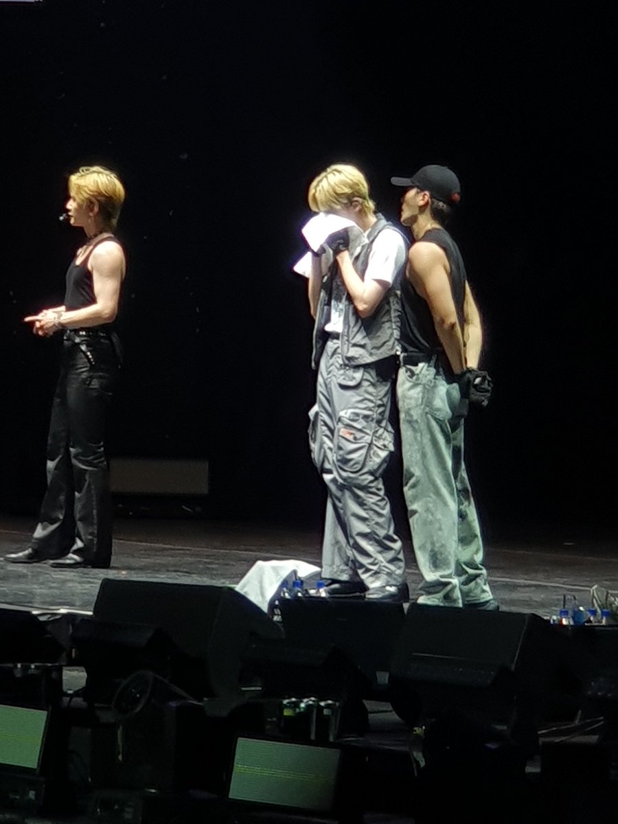sugis_'s tweet photo. Admire los brazos de San y no me apenas decirlo 
#ATEEZinChile #ATEEZ https://t.co/gUlPV7kRwx