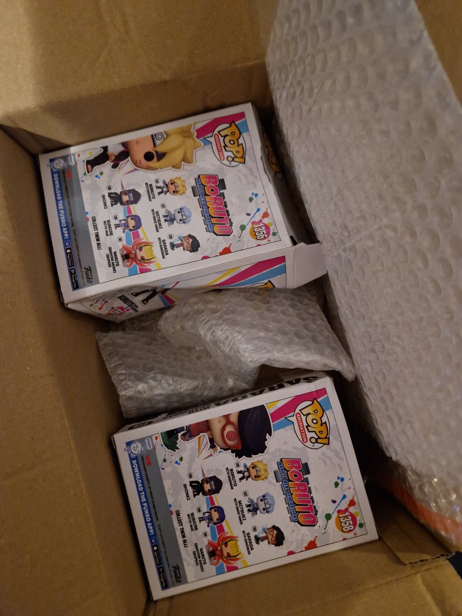 Pr0m1ze's tweet photo. Imagine, du bist ein Paketbote und hast eigentlich keine Lust für @DHLPaket zu arbeiten. Auch wenn es nicht so aussieht, aber durch das Loch in dem Paket passt fast eine komplette Hand rein ohne Daumen. Da hat jemand wohl mal fühlen wollen, was da im Paket ist. https://t.co/JlnNUaTTag