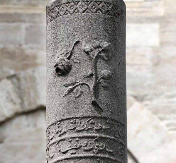 Bir gün gelecek sen de perîşân olacaksın,
Ey gonca bu cem’iyyeti her-dem mi sanırsın?!

| Ziya Paşa

📷 Süleymaniye Camii Şerîfi Haziresi'nden.