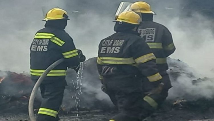 [LISTEN] <a href="/CityofJoburgEMS/">City of Joburg EMS</a> <a href="/RobertMulaudzi/">Cojems Spokesperson</a> gives us an update on the fire that broke out in a highjacked building in the city centre

🔗 t.ly/SvP5o

#sabcnews #FirstTakeSA