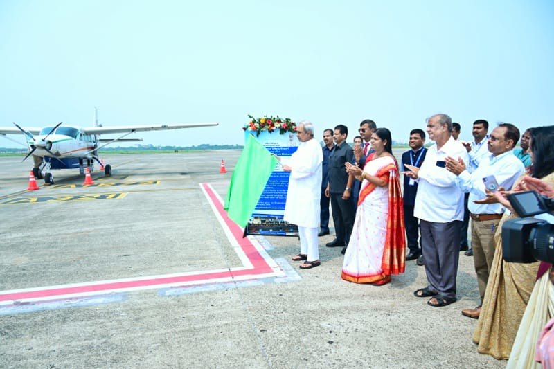 Naveen_Odisha's tweet photo. Glad to flag off first flight between #Bhubaneswar and newly inaugurated Utkela Airport in #Kalahandi district. The airport has added yet another golden chapter to #Odisha's aviation sector. It will boost connectivity, commerce & tourism, fulfilling aspirations of people of the region.