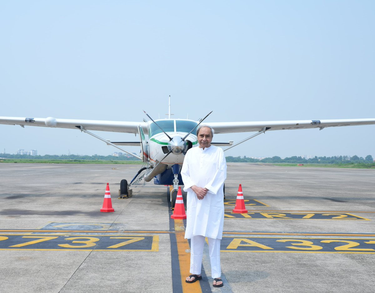 Naveen_Odisha's tweet photo. Glad to flag off first flight between #Bhubaneswar and newly inaugurated Utkela Airport in #Kalahandi district. The airport has added yet another golden chapter to #Odisha's aviation sector. It will boost connectivity, commerce & tourism, fulfilling aspirations of people of the region.