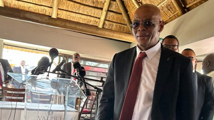 [LISTEN] Political Analyst and Director of the Nelson Mandela University Centre for Security, Peace and Conflict Resolution, <a href="/NtsikeleloBrea2/">Ntsikelelo Breakfast</a> on <a href="/Magashule_Ace/">Ace Magashule (OFFICIAL)</a>'s launching of a new political party

🔗 t.ly/T43cZ

#sabcnews #FirstTakeSA