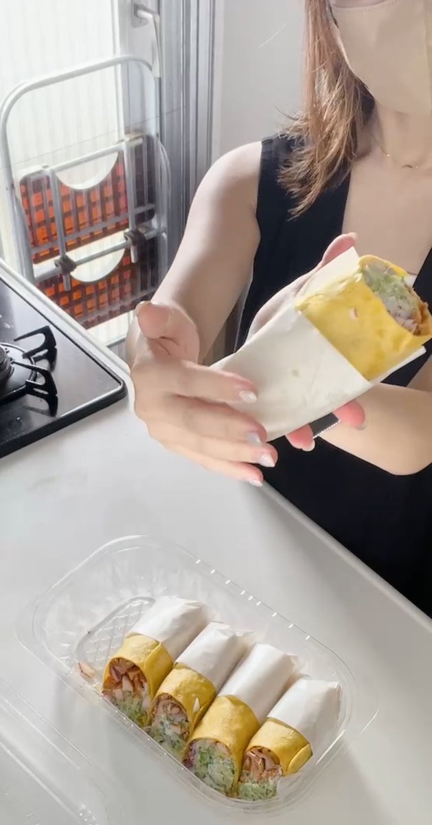 tamukatusan's tweet photo. コストコ新商品デリ
【マサラチキンラップ】
鶏肉とブロコッリーがぎっしりで
ヘルシーで大満足な食べ応え！
カレー風味でスパイシーだからちょっと辛め。
子供さんは無理かな。
正直味付けが好みじゃなくてリピはなし🥹
みんなどうだった？5本入1,680円 https://t.co/1uwgIvE6iK