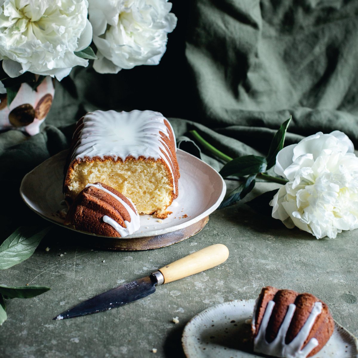 The Plain Cake Appreciation Society: 52 weeks of cake is now out! It's marvelously stunning!

Uncomplicated and easy-to-make recipes that will provide delicious inspiration all year round.

A firm favourite in the office right now. 😋☕️🍰

#outNow #cake #cookbook #teatime #treat