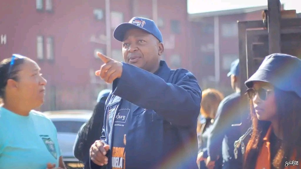 joy_zelda's tweet photo. The only politicians is Kenny Kunene of Patriotic Alliance who went to Johannesburg CBD and helped with the hijacked buildijgs from these illegal immigrants he was attacked and called names while they are protected under The ANC 50 lives are claimed today in JHB CBD they must go https://t.co/uac2dzFV5i