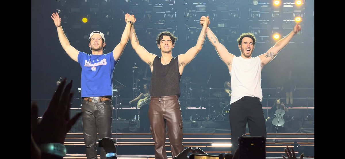 Sydney_hallmark's tweet photo. Thank you for tonight ❤️ https://t.co/ECSx3nnkQr